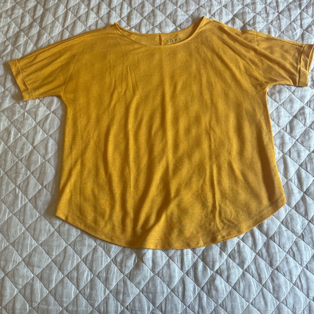 LOFT Mustard Yellow Short Sleeve linen blend Tee. Size large. In great shape!